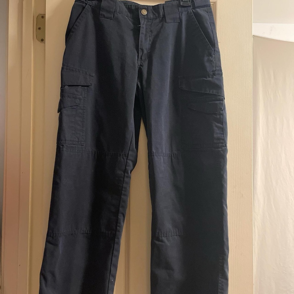 Black Cargo Pants with Relaxed Fit and Sturdy Fabric